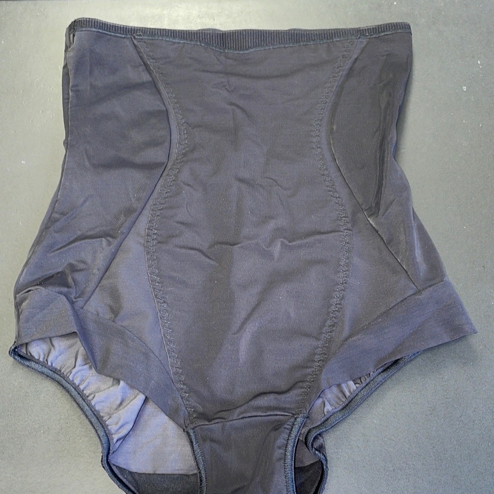 Maidenform  Shapewear